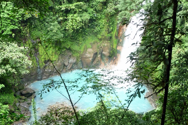 The turquoise Río Celeste waterfall in Tenorio Volcano National Park, Costa Rica